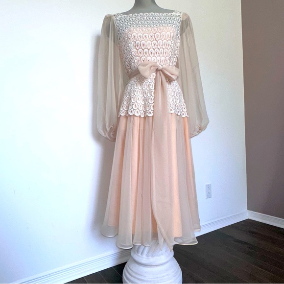 Vintage Dress - Picture 3 of 16